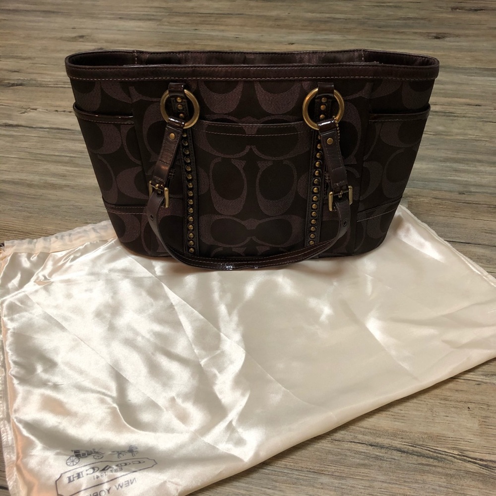 Coach Handbag... Perfect for Fall! 🍁